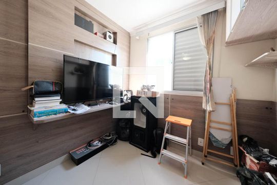 Quarto 1 de casa para alugar com 2 quartos, 100m² em Jardim Santa Teresinha, São Paulo
