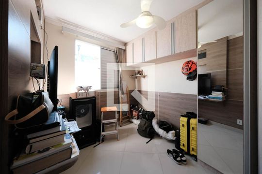 Quarto 1 de casa para alugar com 2 quartos, 100m² em Jardim Santa Teresinha, São Paulo