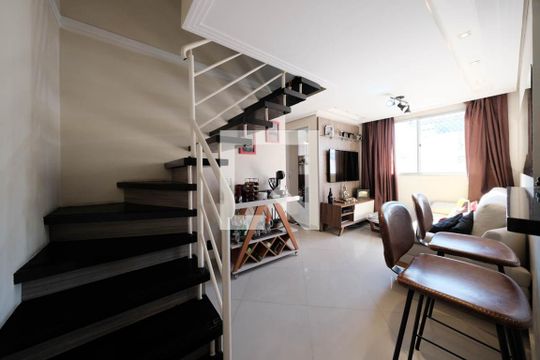 Sala de casa para alugar com 2 quartos, 100m² em Jardim Santa Teresinha, São Paulo