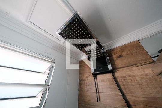 Banheiro de casa para alugar com 2 quartos, 100m² em Jardim Santa Teresinha, São Paulo