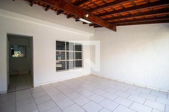 Garagem de casa para alugar com 2 quartos, 125m² em Jardim Piratininga, Sorocaba