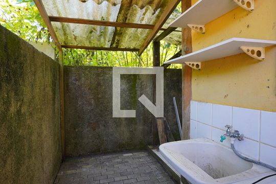 Área de Serviço de casa para alugar com 1 quarto, 54m² em Rio Tavares, Florianópolis