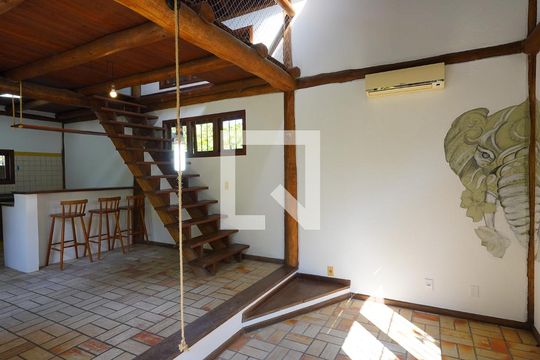 Sala de casa para alugar com 1 quarto, 54m² em Rio Tavares, Florianópolis