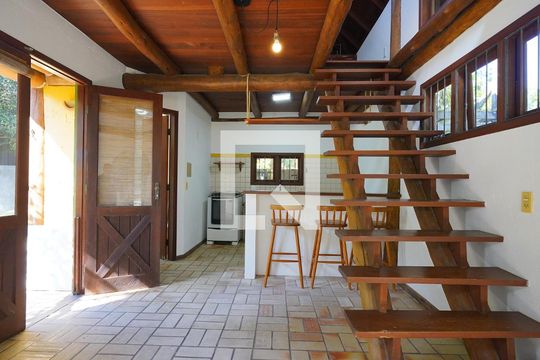Casa para alugar com 1 quarto, 54m² em Rio Tavares, Florianópolis