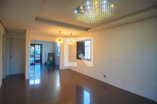 Sala de casa à venda com 4 quartos, 200m² em Feitoria, São Leopoldo