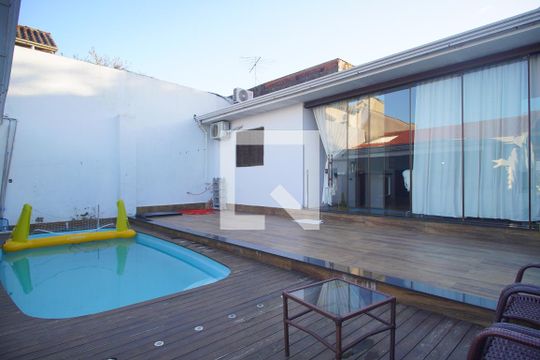 Área externa de casa à venda com 4 quartos, 200m² em Feitoria, São Leopoldo