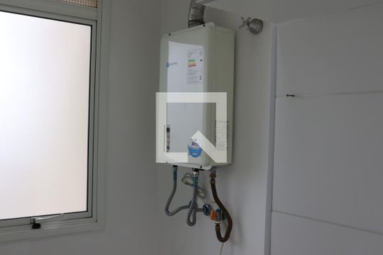 Área de Serviço de apartamento para alugar com 2 quartos, 68m² em Jardim Tupanci, Barueri