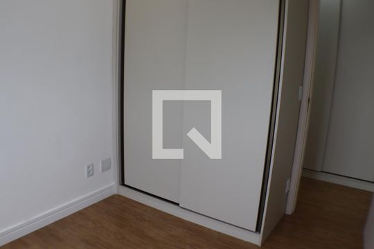 Quarto de apartamento para alugar com 2 quartos, 68m² em Jardim Tupanci, Barueri