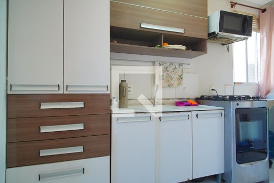 Cozinha de apartamento à venda com 2 quartos, 41m² em Mário Quintana, Porto Alegre