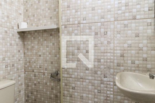 Banheiro da Garagem de casa à venda com 2 quartos, 200m² em Jardim Taquari, São Paulo