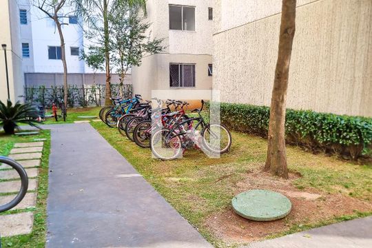 bicicletário  de apartamento para alugar com 2 quartos, 38m² em Jardim Boa Vista (zona Oeste), Osasco