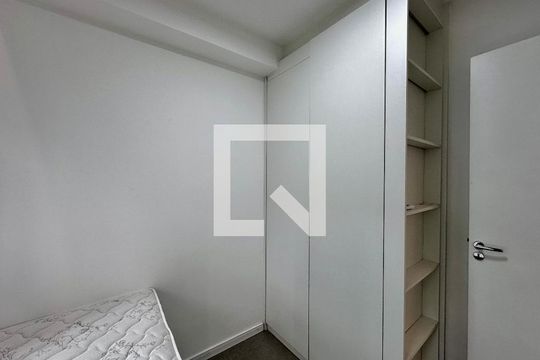Quarto 1 de apartamento para alugar com 2 quartos, 42m² em Campo Belo, São Paulo