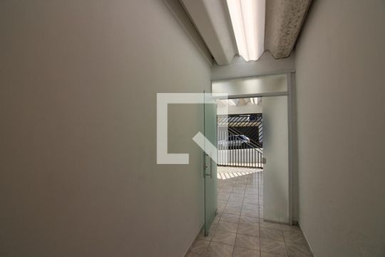 Corredor de casa para alugar com 2 quartos, 133m² em Conjunto Residencial Jussara, São Bernardo do Campo