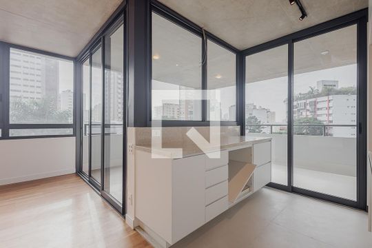 Cozinha de apartamento à venda com 2 quartos, 117m² em Sumaré, São Paulo