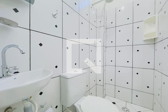 Banheiro de casa para alugar com 1 quarto, 54m² em Parque Industrial, São José dos Campos