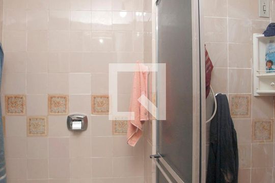 Banheiro de kitnet/studio à venda com 1 quarto, 30m² em Centro Histórico, Porto Alegre