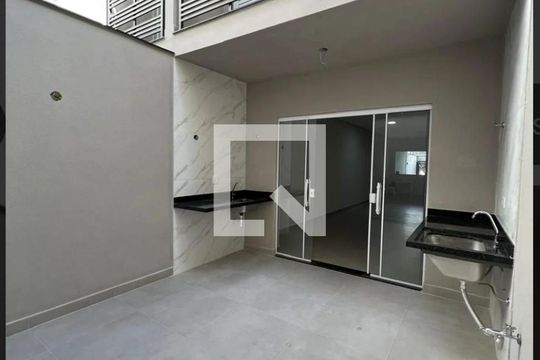 Casa à venda com 3 quartos, 300m² em Vila Pauliceia, São Paulo