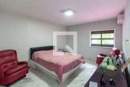 Quarto de casa à venda com 4 quartos, 300m² em Alto da Lapa, São Paulo
