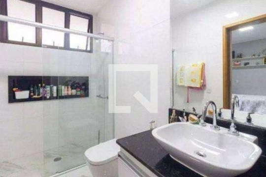 Banheiro de casa à venda com 4 quartos, 300m² em Alto da Lapa, São Paulo