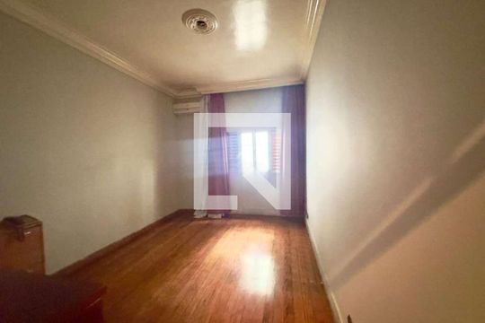Quarto de casa à venda com 3 quartos, 300m² em Bixiga, São Paulo