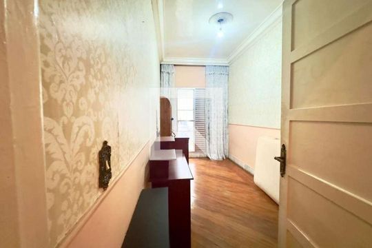 Quarto de casa à venda com 3 quartos, 300m² em Bixiga, São Paulo