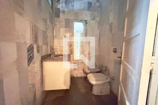 Banheiro de casa à venda com 3 quartos, 300m² em Bixiga, São Paulo
