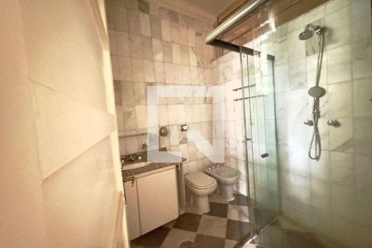 Banheiro de casa à venda com 3 quartos, 300m² em Bixiga, São Paulo