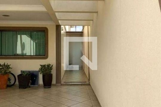 Garagem de casa à venda com 4 quartos, 240m² em Parque Sao Domingos, São Paulo