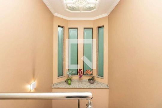 Escada de casa à venda com 3 quartos, 270m² em Parque Sao Domingos, São Paulo