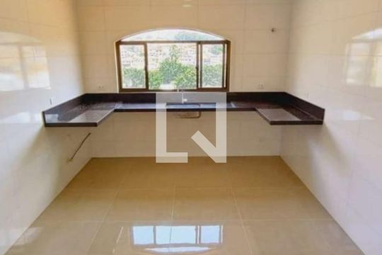 Casa à venda com 3 quartos, 300m² em Parque Sao Domingos, São Paulo