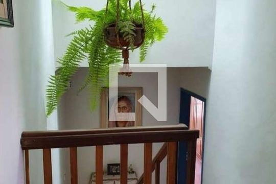 Escada de casa à venda com 3 quartos, 280m² em Parque Sao Domingos, São Paulo