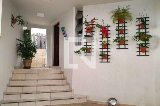 Escada de casa à venda com 3 quartos, 280m² em Parque Sao Domingos, São Paulo