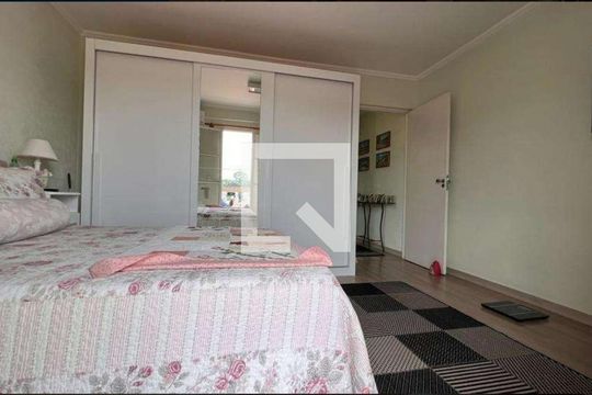 Quarto de casa à venda com 3 quartos, 360m² em São Domingos, São Paulo