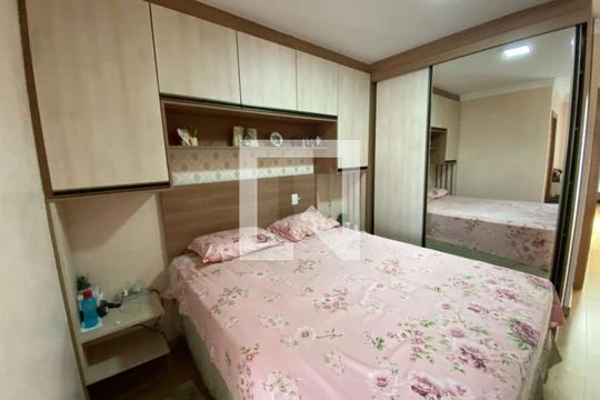 Quarto de casa à venda com 3 quartos, 300m² em Parque Sao Domingos, São Paulo