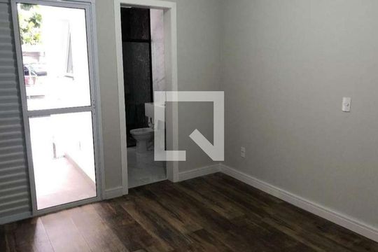 Quarto de casa à venda com 4 quartos, 300m² em Parque Sao Domingos, São Paulo