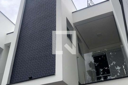Casa à venda com 4 quartos, 300m² em Parque Sao Domingos, São Paulo