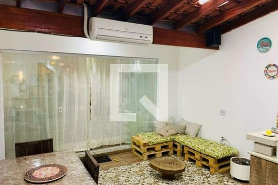 Casa à venda com 3 quartos, 300m² em Parque Sao Domingos, São Paulo