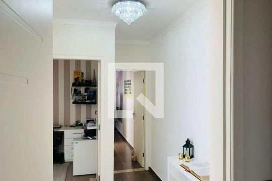 Quarto de casa à venda com 3 quartos, 300m² em Parque Sao Domingos, São Paulo