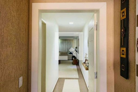 Corredor de casa à venda com 3 quartos, 300m² em Parque Sao Domingos, São Paulo