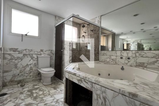 Banheiro da Suíte 3 de apartamento à venda com 4 quartos, 525m² em Alto de Pinheiros, São Paulo
