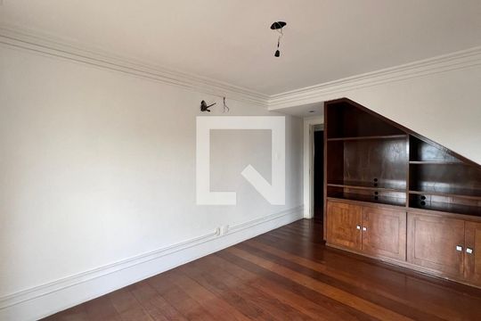 Sala de TV de apartamento à venda com 4 quartos, 525m² em Alto de Pinheiros, São Paulo