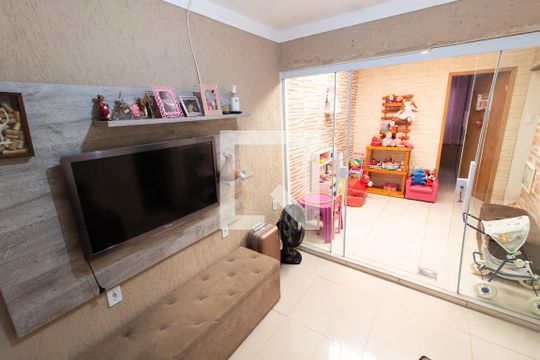 Sala de TV de casa para alugar com 3 quartos, 400m² em Vila Teixeira, Campinas