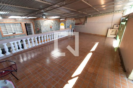 Área Externa de casa para alugar com 3 quartos, 400m² em Vila Teixeira, Campinas