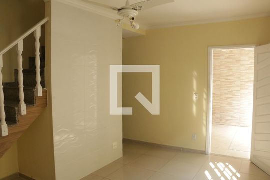 Sala de casa para alugar com 3 quartos, 120m² em Luz, Nova Iguaçu