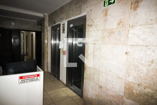 Hall de entrada de apartamento à venda com 3 quartos, 85m² em Centro Histórico, Porto Alegre