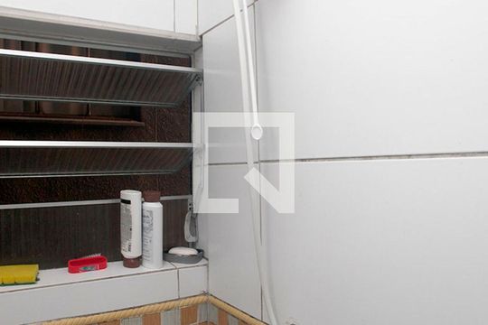 Banheiro Social de apartamento à venda com 1 quarto, 30m² em Centro Histórico, Porto Alegre