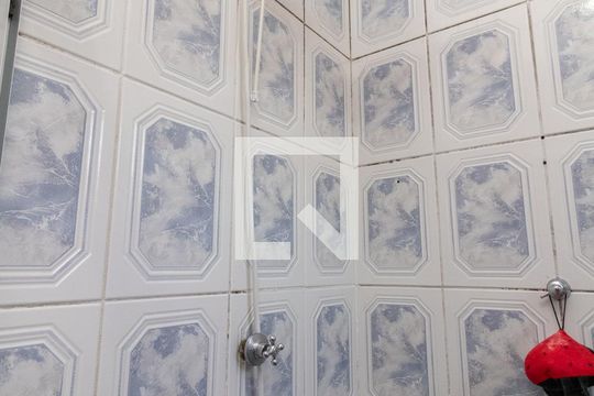Banheiro de casa de condomínio à venda com 2 quartos, 74m² em Parque Boturussu, São Paulo