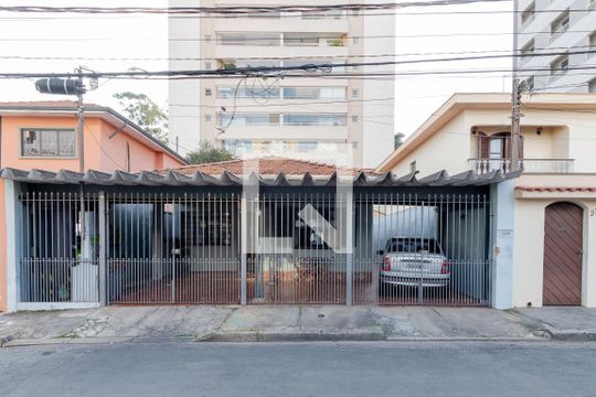 Fachada de casa à venda com 3 quartos, 250m² em Itaim Bibi, São Paulo