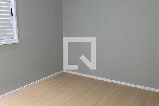 Quarto de apartamento para alugar com 2 quartos, 61m² em Jardim Tupanci, Barueri