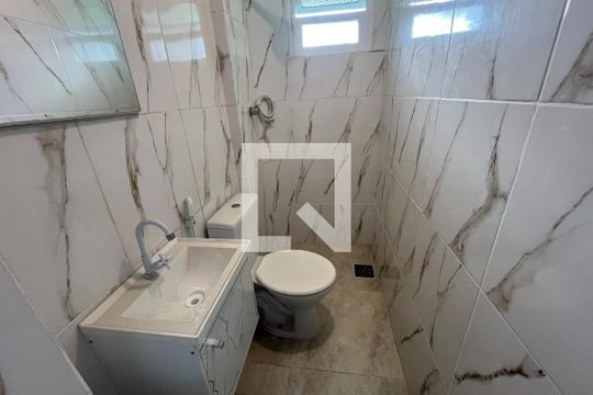 Banheiro de kitnet/studio para alugar com 1 quarto, 34m² em Ponta da Praia, Santos